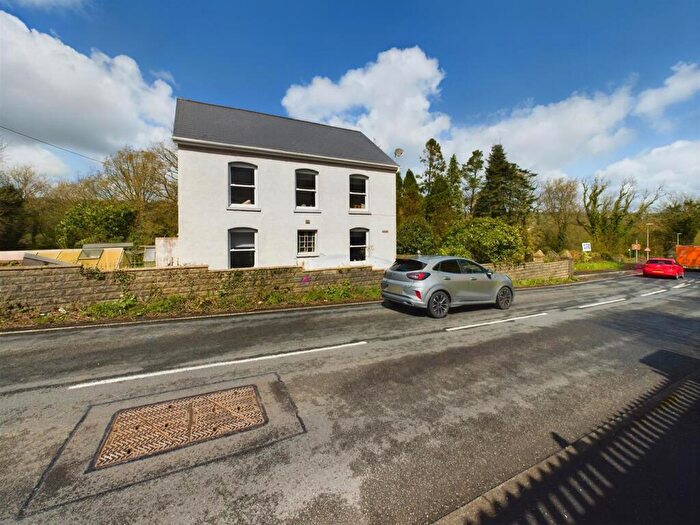 5 Bedroom Detached House For Sale In Heol Capel Ifan, Pontyberem, SA15