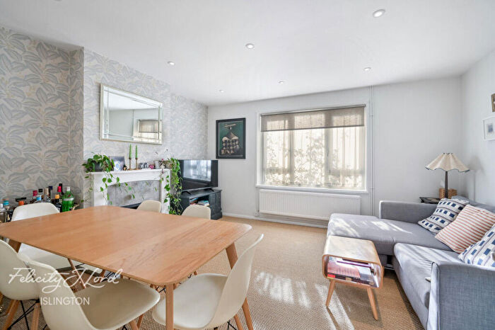 2 Bedroom Flat For Sale In Clephane Road, London, N1