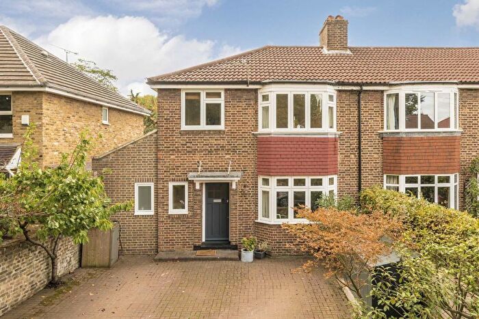 3 Bedroom Property For Sale In Kings Farm Avenue, Richmond, TW10