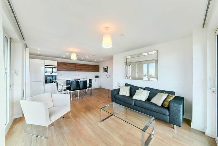 3 Bedroom Flat To Rent In Marner Point, St Andrews, Bow, London, E3