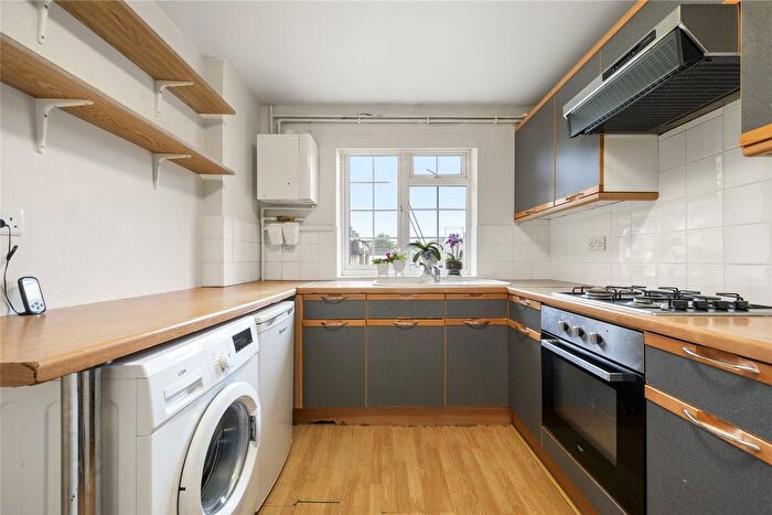 2 Bedroom Flat To Rent In North Parade, Chessington, KT9