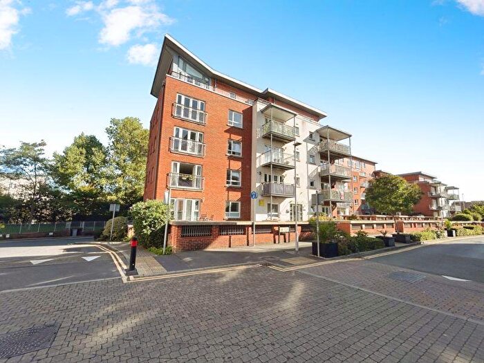 2 Bedroom Apartment For Sale In Avenel Way, Poole, BH15