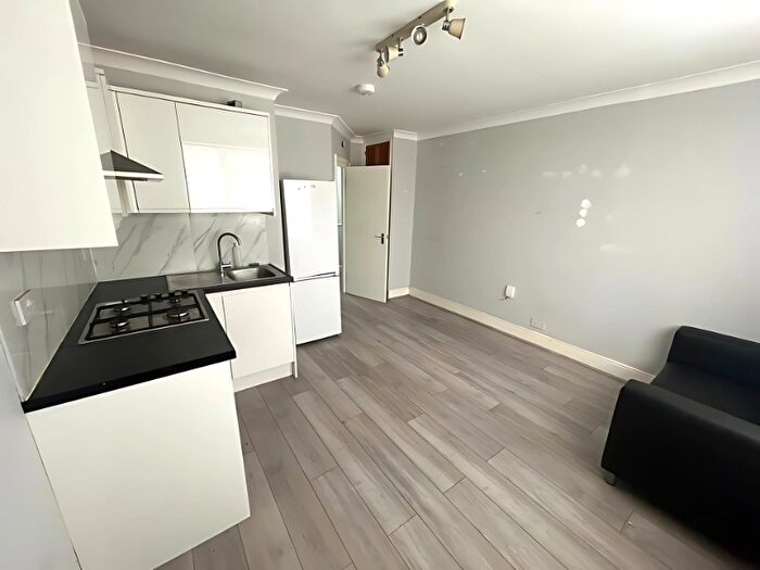 1 Bedroom Flat To Rent In Queens Drive, London, N4