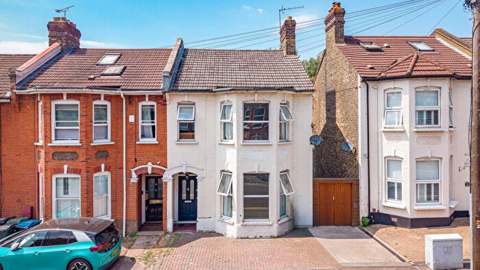 4 Bedroom End Of Terrace House For Sale In Temple Road, CR0