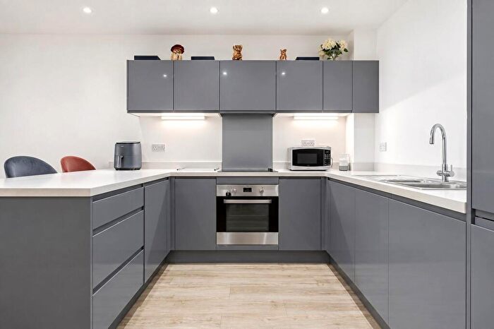 2 Bedroom Flat For Sale In Mitcham Road, Croydon, CR0