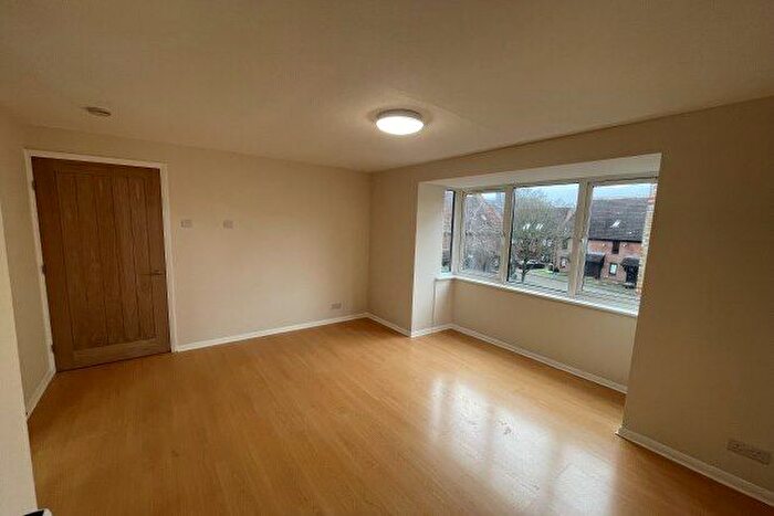 1 Bedroom Flat To Rent In Lind Road Eleonora Terrace, Sutton, SM1
