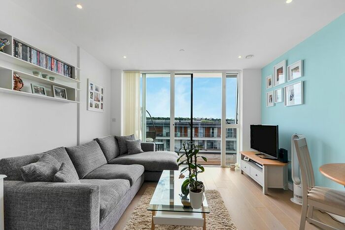 2 Bedroom Flat To Rent In River Gardens Walk, London, SE10