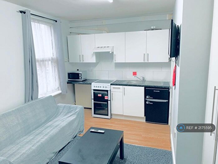 Studio To Rent In Russell Street, Reading, RG1