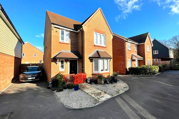 3 Bedroom Detached House For Sale In Hop Garden Way, Ash, Surrey, GU12