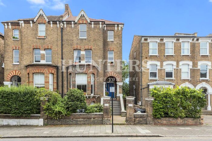 3 Bedroom Flat To Rent In Lordship Park, London, N16