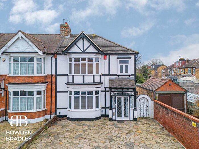 3 Bedroom End Of Terrace House For Sale In Castleview Gardens, Ilford, IG1