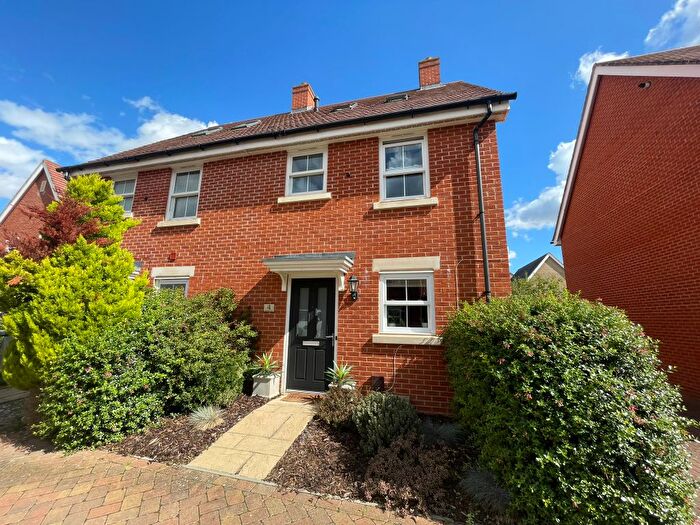 3 Bedroom Semi-detached House For Sale In Blackburn Way, Biggleswade, SG18