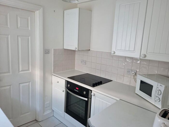 Studio To Rent In Victoria Road, Southampton, Hampshire, SO31