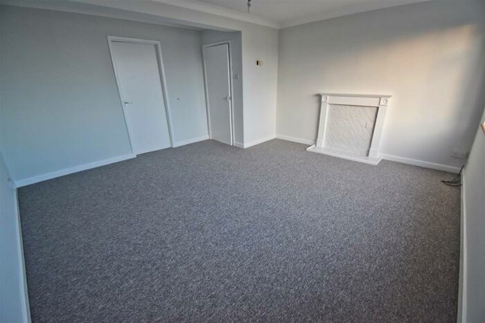 2 Bedroom Apartment To Rent In Court Drive, Cromer, NR27