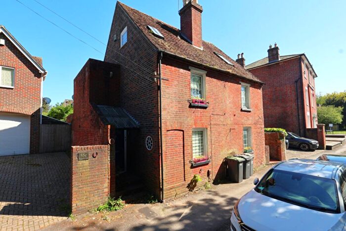 3 Bedroom Semi Detached House For Sale In South Street, Havant, PO9