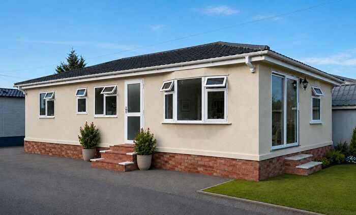 3 Bedroom Mobile/park Home For Sale In Greenacres Mobile Home Park, Flaxley Road, Selby, YO8