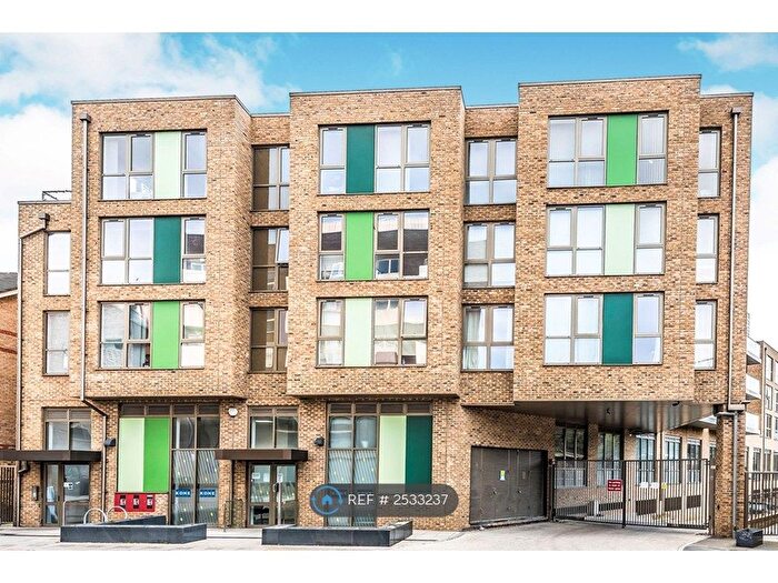 2 Bedroom Flat To Rent In Bedford Road, London, SW4