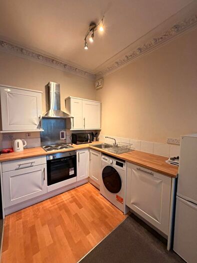 3 Bedroom Flat To Rent In West Lyon Street, Maryfield, Dundee, DD4