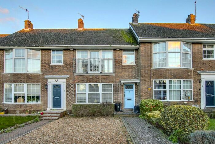 3 Bedroom House To Rent In Blue Haze Avenue, Seaford. East Sussex, BN25