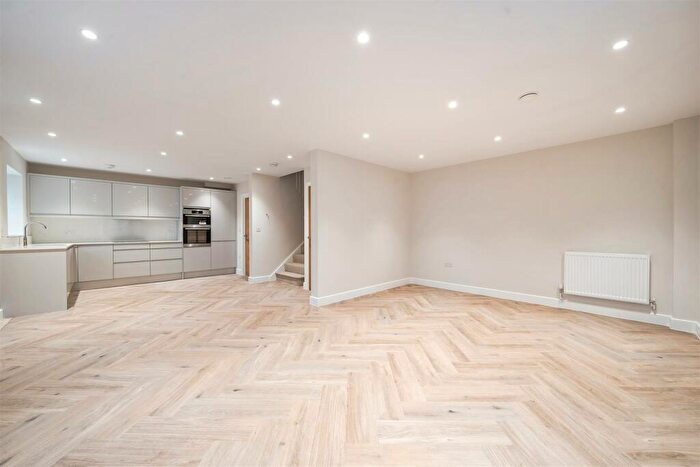 2 Bedroom Cottage For Sale In High Street, Ewell, Epsom, KT17