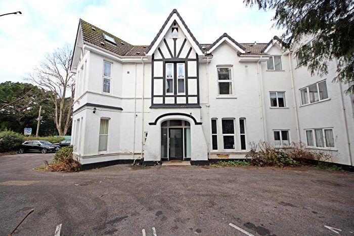 2 Bedroom Flat For Sale In Lansdowne Road, Bournemouth, BH1
