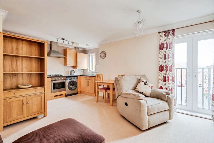 2 Bedroom Flat For Sale In Dyson Road, Swindon, Wiltshire, SN25
