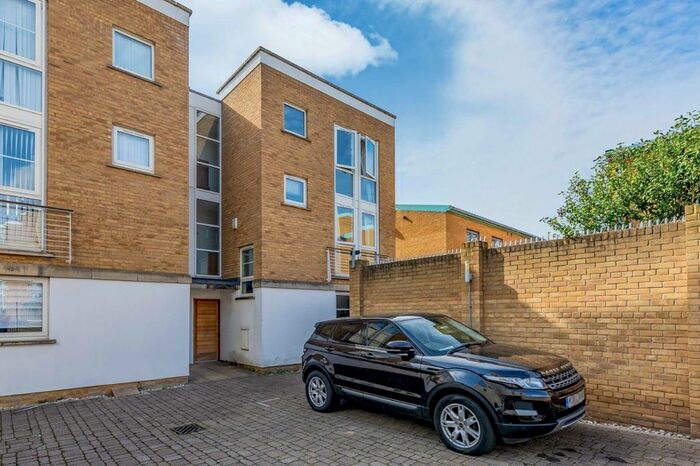 5 Bedroom Property To Rent In Crowther Close, London, SW6