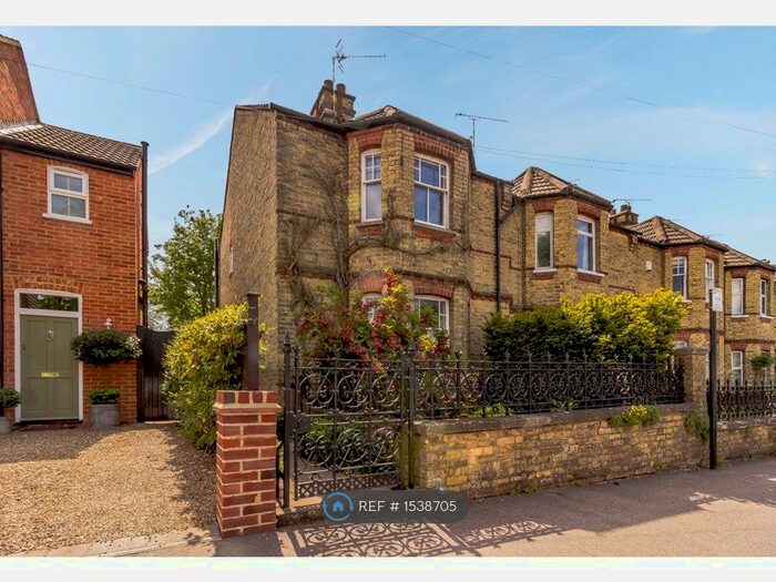 3 Bedroom End Of Terrace House To Rent In Gordon Road, Sevenoaks, TN13