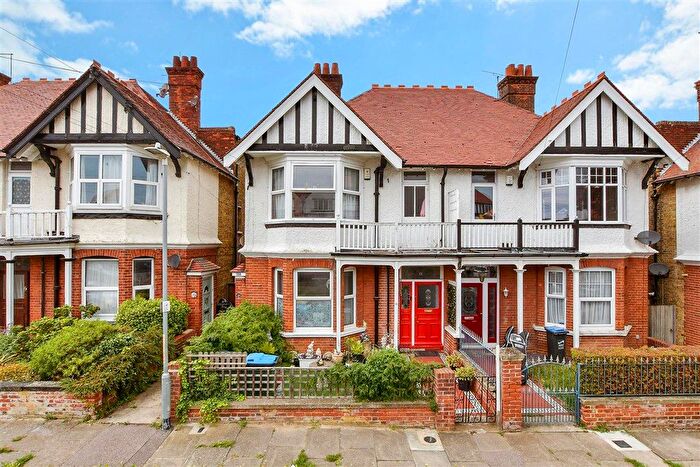 2 Bedroom Maisonette For Sale In Crawford Gardens, Margate, Kent, CT9