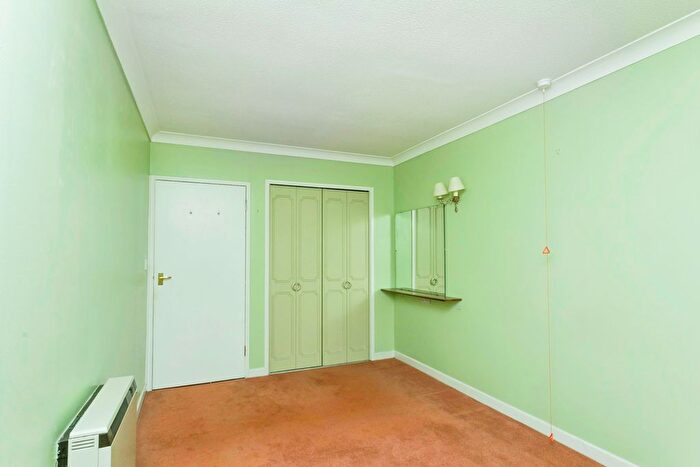 1 Bedroom Flat For Sale In Flintergill Court, Milton Keynes, Buckinghamshire, MK13