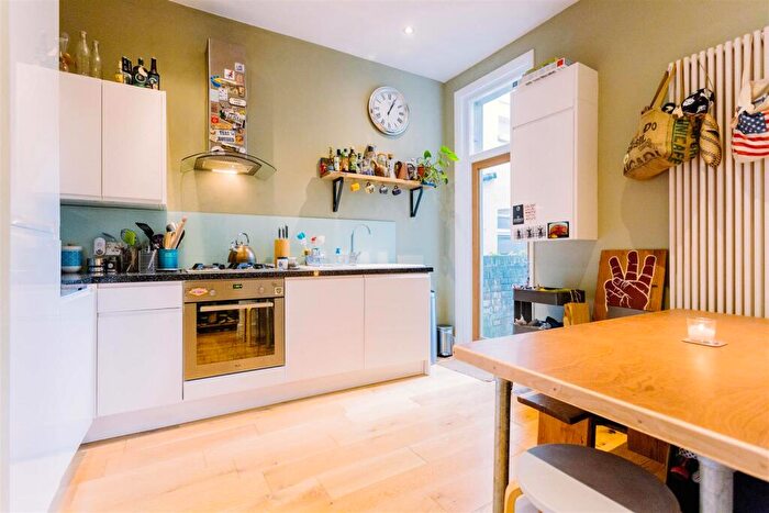 1 Bedroom Flat To Rent In Vale Grove, Manor House, N4