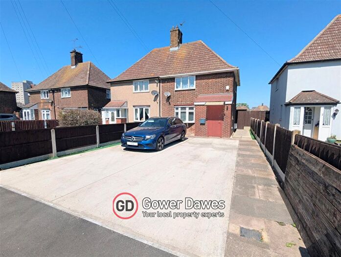 3 Bedroom Semi Detached House For Sale In South View Avenue, Tilbury, RM18