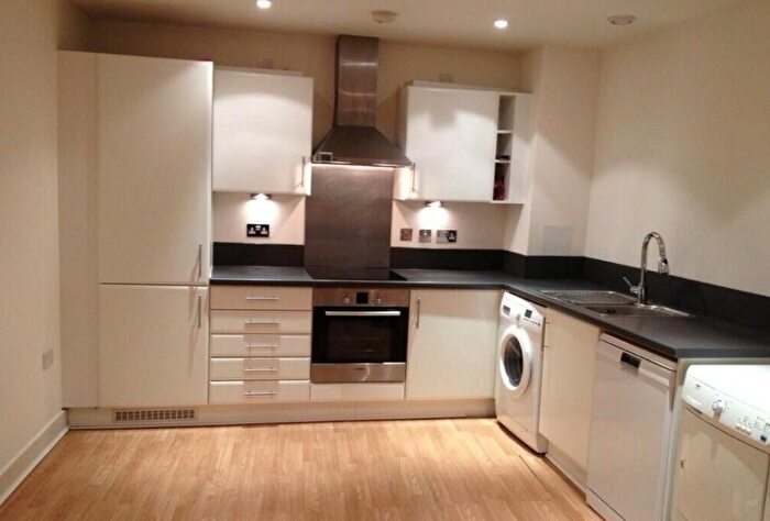 1 Bedroom Flat To Rent In Leamore Court, Meath Crescent, Bethnal Green, Roman Road, Mile End, London, E2