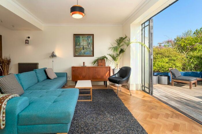 4 Bedroom Detached House To Rent In Lyndhurst Road, Hove, BN3
