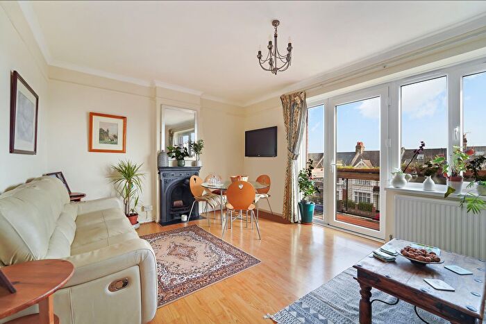 2 Bedroom Flat To Rent In Wimbledon Park Road, London, SW19