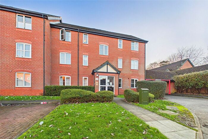 2 Bedroom Flat For Sale In Admirals Court, Rose Kiln Lane, Reading, Berkshire, RG1