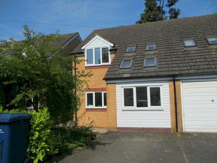 6 Bedroom Semi-Detached House To Rent In Enniskillen Road, Cambridge City, CB4