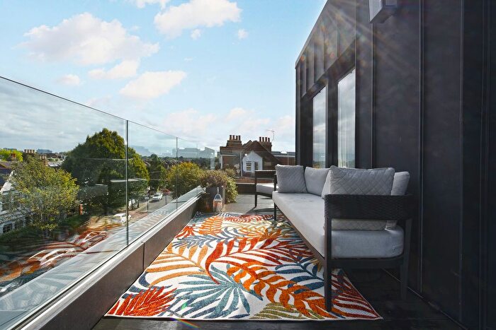 3 Bedroom Flat To Rent In Essex Park Mews, London, W3