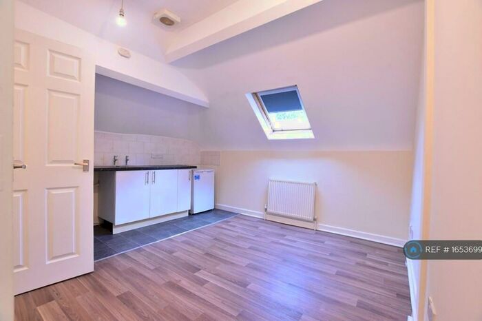 1 Bedroom Flat To Rent In Crescent Road, Luton, LU2