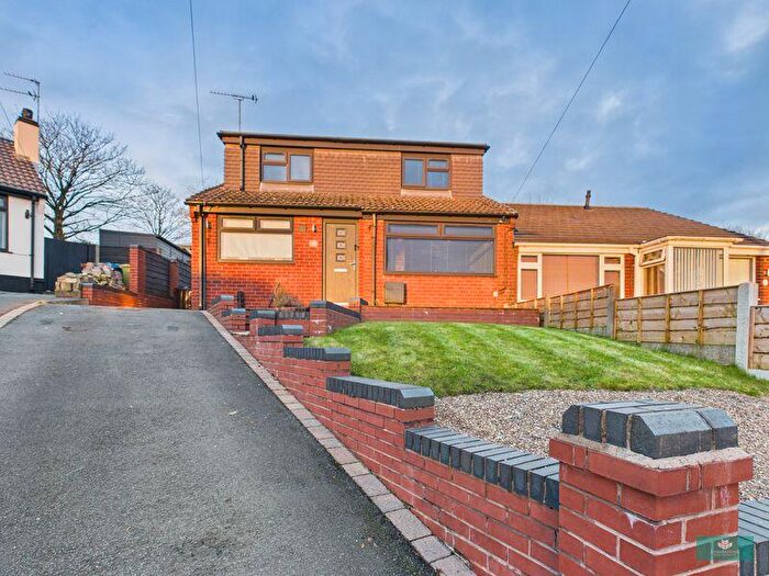5 Bedroom Semi-Detached Bungalow For Sale In Grasmere Road, Royton, OL2