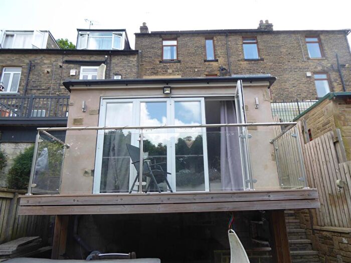 1 Bedroom Apartment To Rent In Sutcliffe Wood Lane, Hipperholme, Halifax, HX3