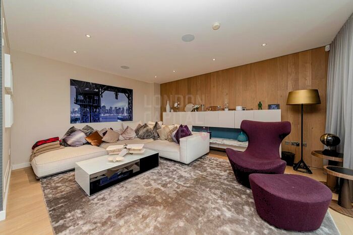 3 Bedroom Apartment To Rent In Sterling Mansions, Leman Street London, E1