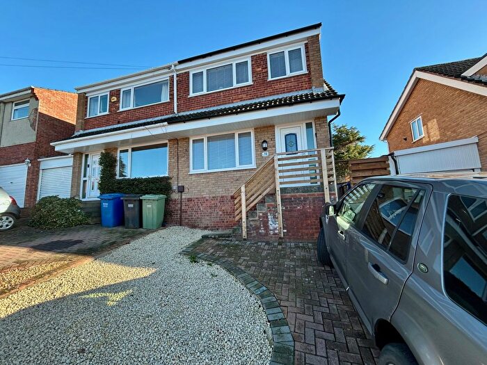 3 Bedroom Property To Rent In Dale Bank Crescent, Chesterfield, S43