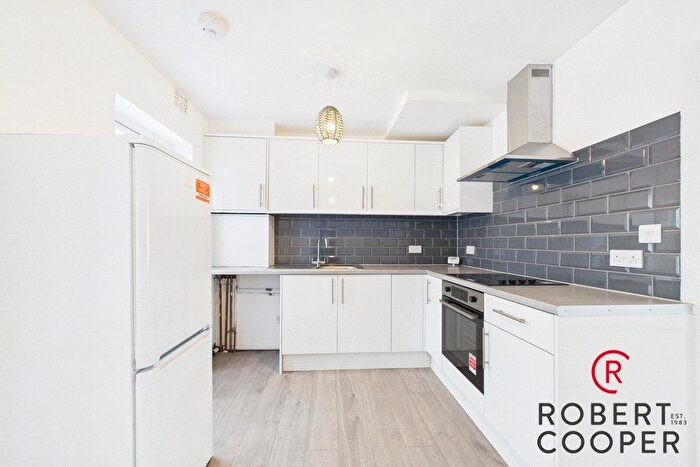 2 Bedroom Detached House To Rent In Royal Crescent, South Ruislip, HA4