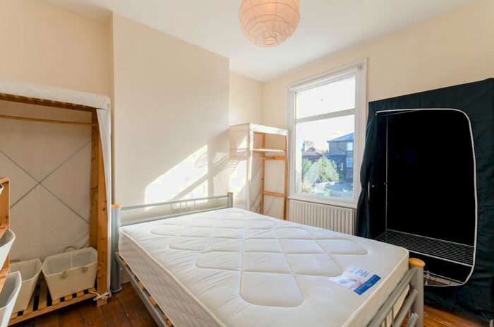 2 Bedroom Flat To Rent In Hotham Road, Wimbledon, London, SW19