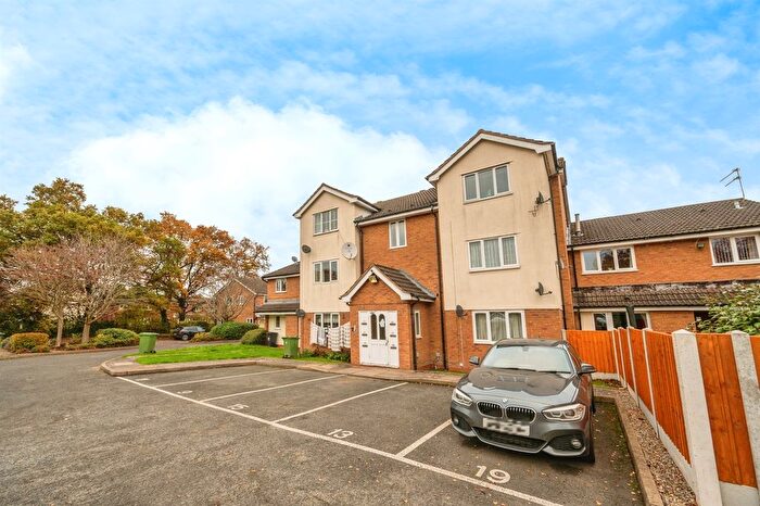 2 Bedroom Flat For Sale In Water Croft, Long Meadow, Worcester, WR4