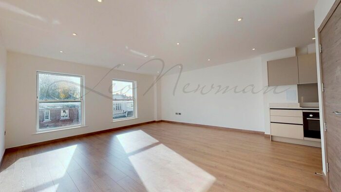 2 Bedroom Flat To Rent In Harvest Lane, Thames Ditton, KT7