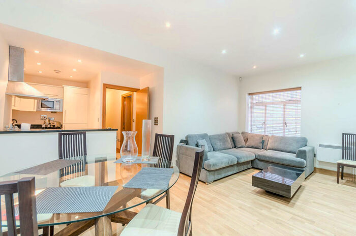 2 Bedroom Apartment To Rent In Marylebone Road, Marylebone, London, NW1