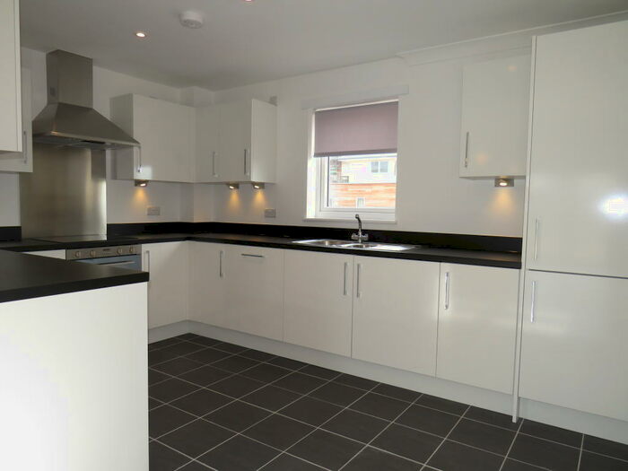 2 Bedroom Flat To Rent In Kingfisher Close, Warwick, CV34