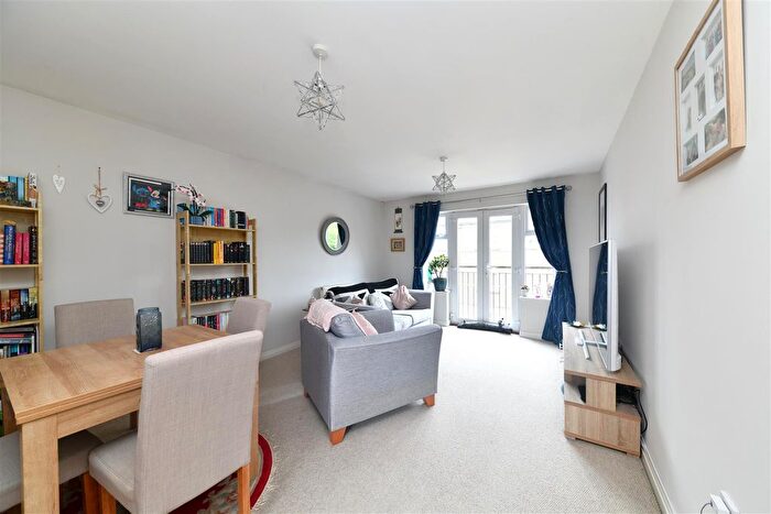 2 Bedroom Flat For Sale In Fairfield Crescent, Stevenage, SG1